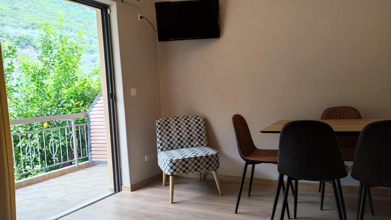 Vasileiou Apartments Kamena Vourla Buitenkant foto